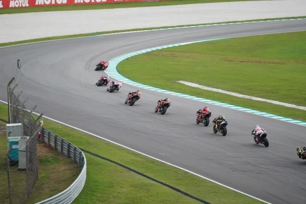 马丁MotoGP提前两站卫冕世界冠军 西班牙斗牛士荣耀登基